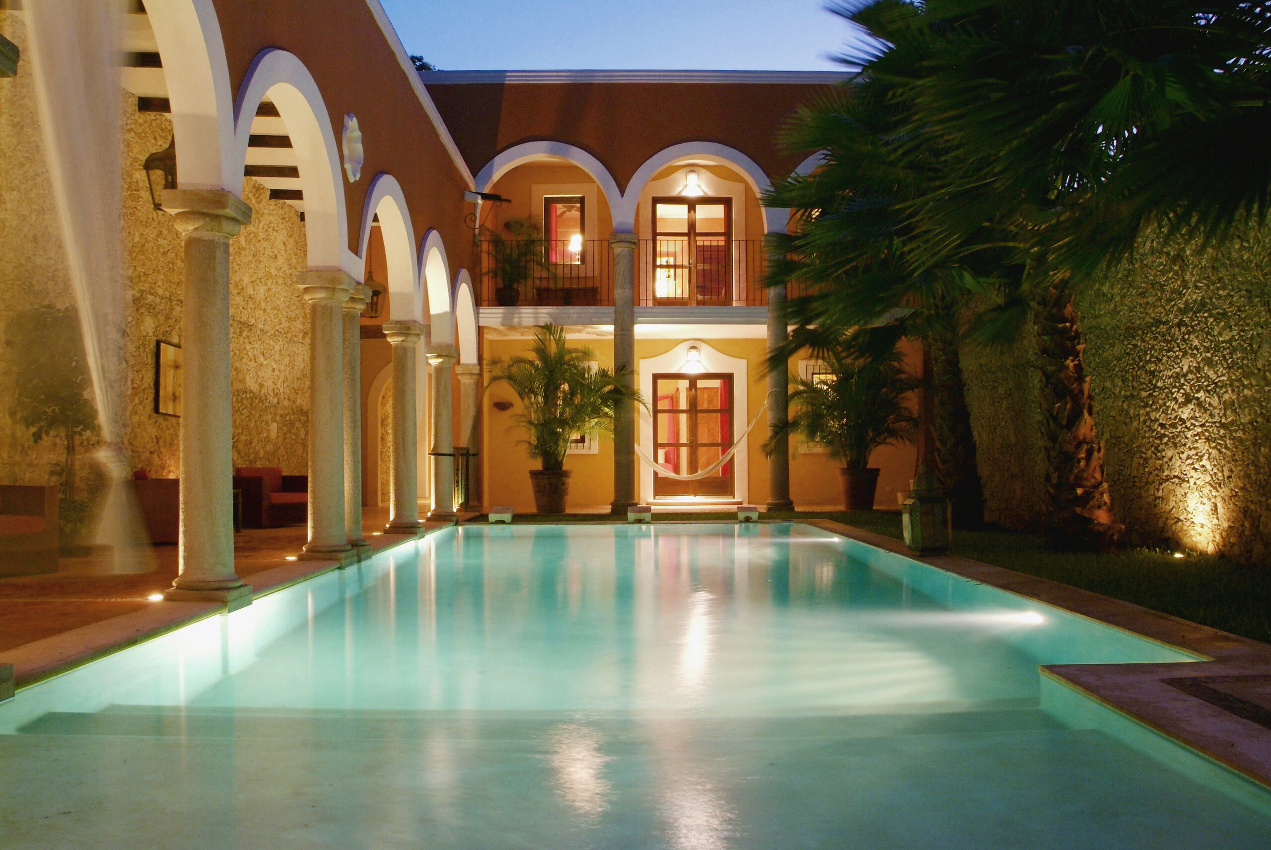 Pool and mansion at dusk, Hotel Hacienda Mérida