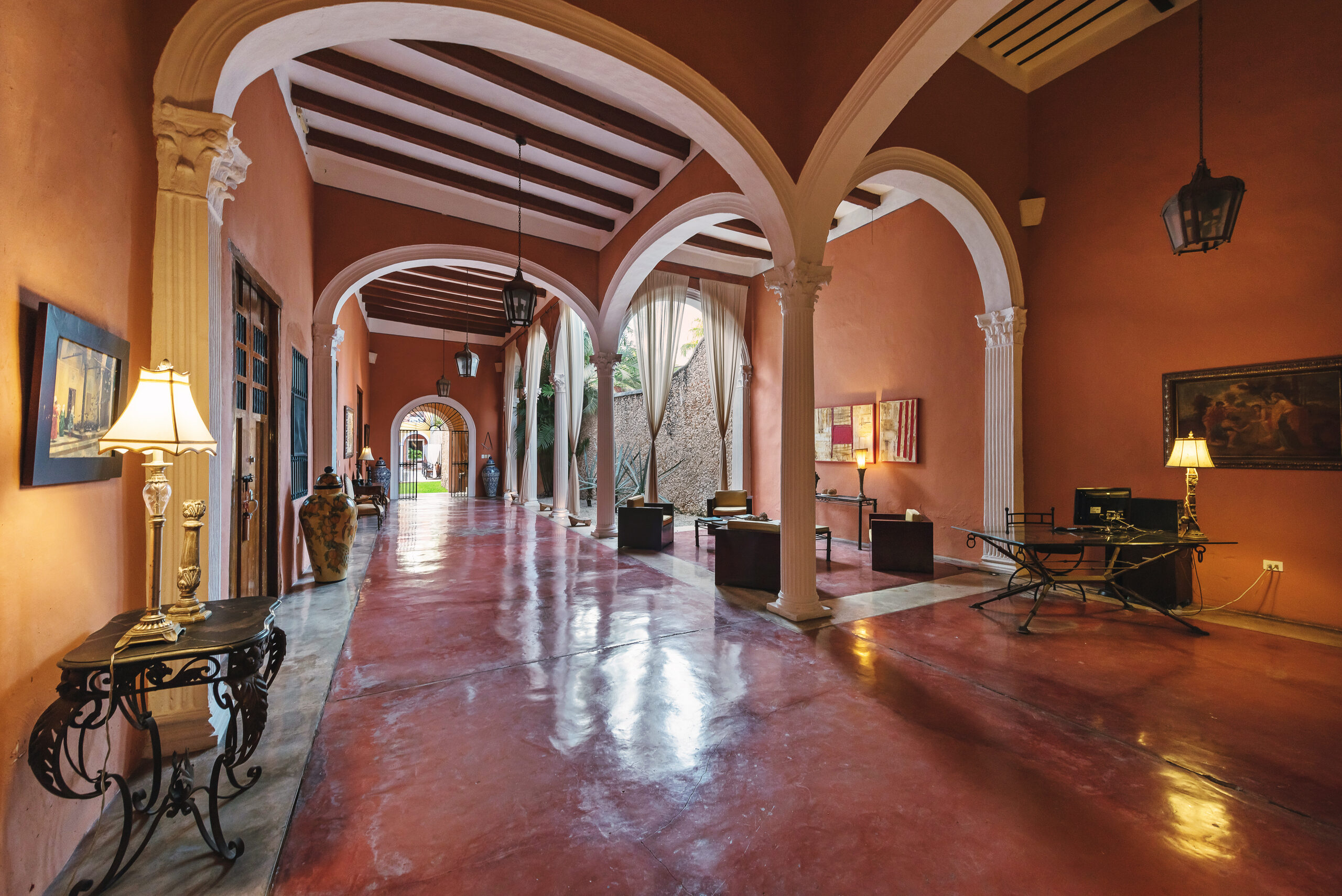 Grand colonnaded hall, Hotel Hacienda VIP
